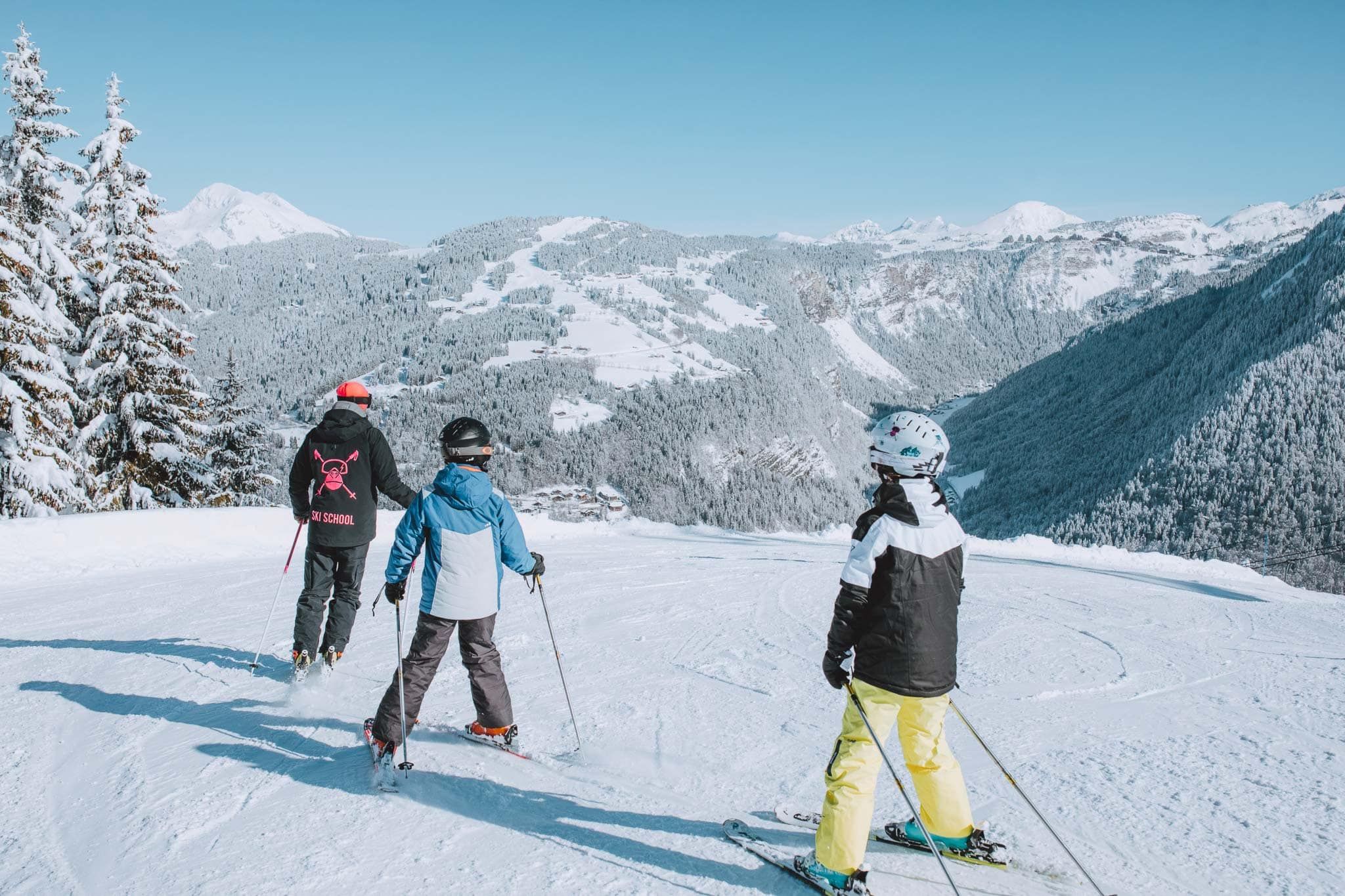 A family skiing together in the Portes du Soleil